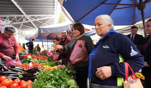 Başkan Gençay'dan Pazar esnafına bayram öncesi ziyaret