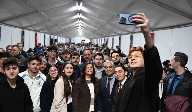 Çerçioğlu, iftarda öğrencilerle buluştu