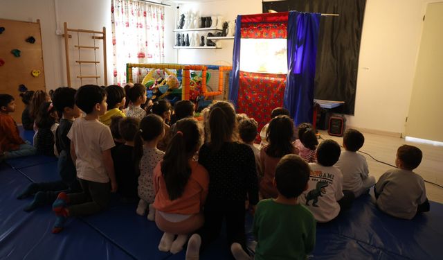 Didim Belediyesi minikleri "Hacivat ve Karagöz " ile eğlendi