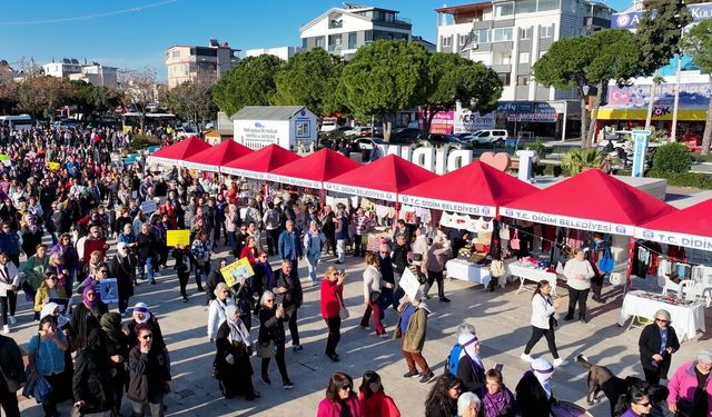 Didim’de Emekçi kadınlar pazarı kent meydanında açıldı