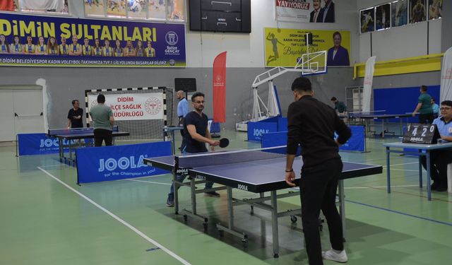 Didim’de Sağlık çalışanları masa tenisi turnuvasında stres atıyor