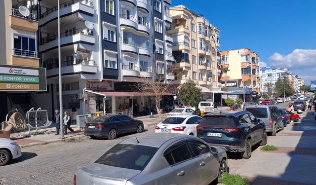 Didim'deki o cadde yeniden trafiğe açıldı