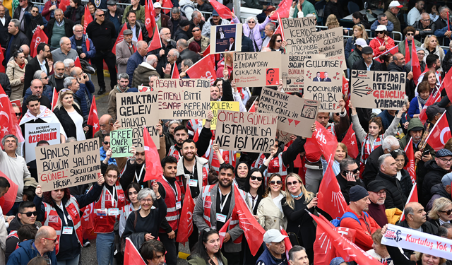 Kuşadası'nda Ömer Günel'e büyük destek
