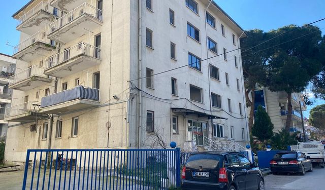 Germencik, tehlike saçan binadan kurtuluyor