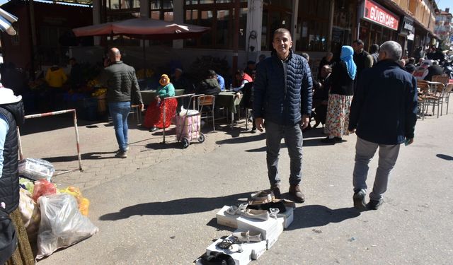 Karacasu pazarında 200 liraya ayakkabı: 25 yıllık esnaftan uygun fiyat tarifesi