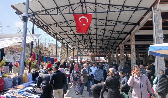 Karacasu pazarında bayram hareketliliği