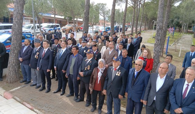 Karacasu'da şehitlere saygı: Şehitler anıtı ve şehit kabirlerinde dualar edildi