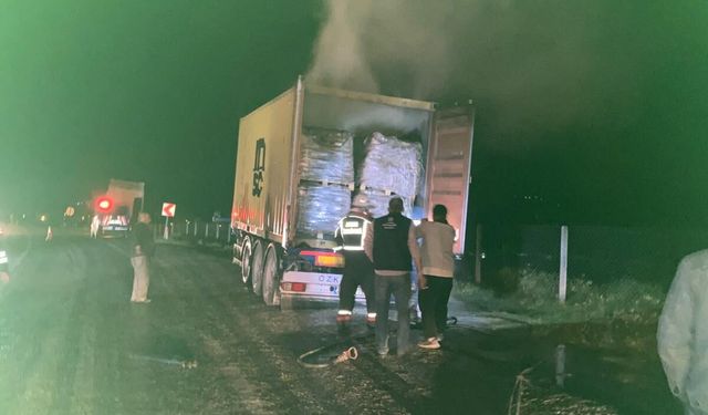 Karacasu'da korku dolu anlar: Kimyevi malzeme yüklü TIR'da yangın çıktı
