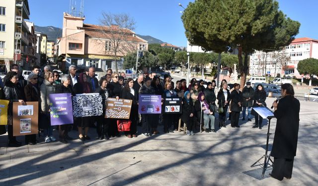 Karacasulu kadınlar 8 Mart'ta meydanda buluştu: "Kadına şiddet son bulana kadar mücadele edeceğiz"