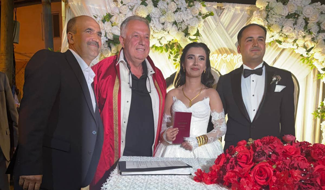 Karacasulu muhtar oğlunu evlendirdi