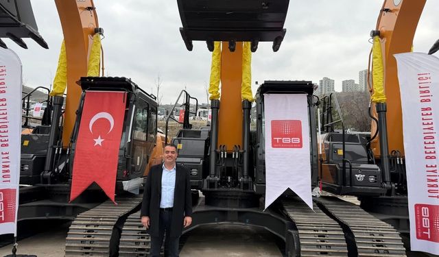 Koçarlı’ya kamyonetin ardından hibe kepçe