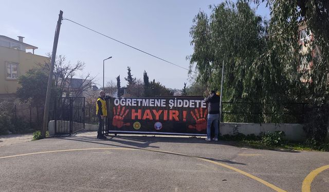 Kuşadası eğitim camiası 'Hakları' için ses yükseltti