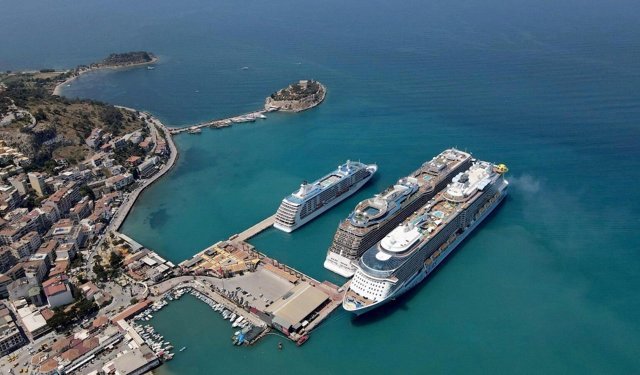 Kuşadası Limanı'na 'Hürmüz Boğazı' engeli