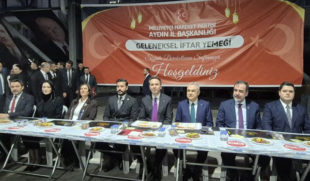 MHP Aydın’dan iftar yemeği: Bakan Bayraktar da katıldı