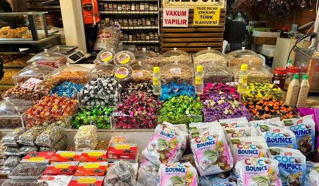 Nazilli'de bayram tezgahları renklendi: Esnaf arife gününü bekliyor