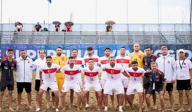 Plaj Futbolu Milli Takımı Kuşadası'nda kampa girdi