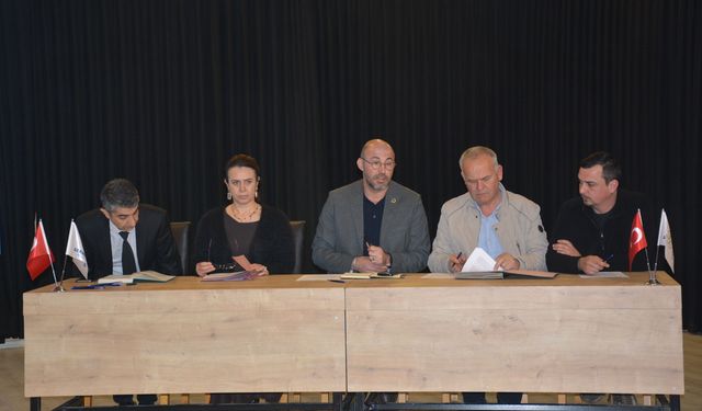 Sağlık sorununa rağmen görevinin başında! Başkan Zencirci, toplantıya aksayarak geldi