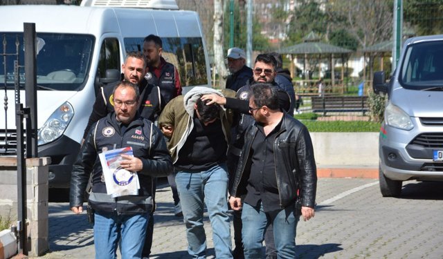 Katil Nazilli Adliyesi’nde: Kız arkadaşını defalarca bıçaklayarak katletmişti