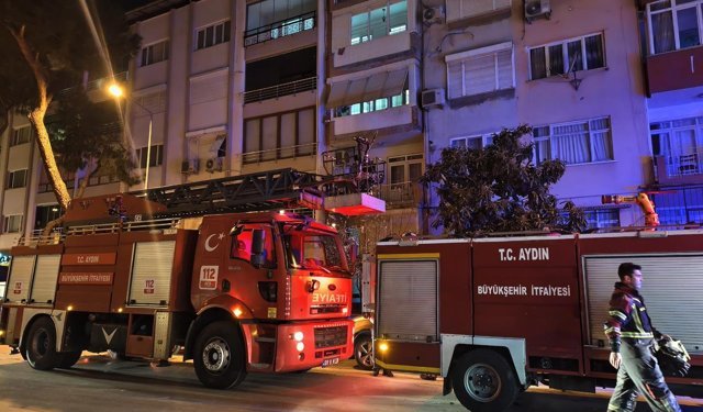 Namaz bitene kadar yangın paniği yaşandı: Nazilli’de hareketli gece