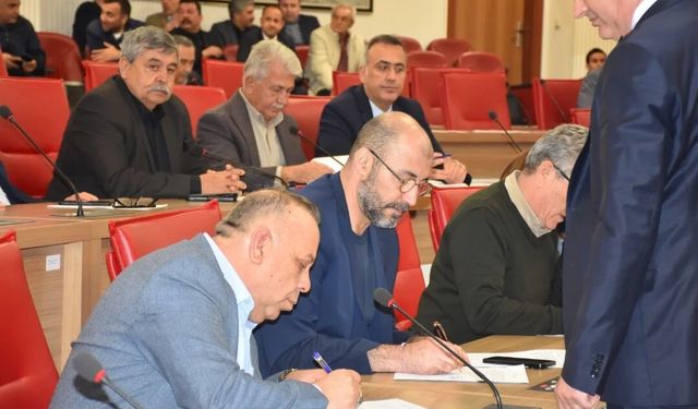 Mecliste “ret”, meydanda “hizmet çağrısı”: Zencirci’nin sözleri tartışma yarattı