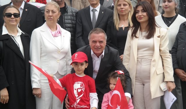 Atatürk Meydanı’nda çocuklar için "Gelecek manifestosu"