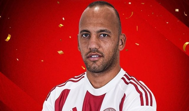 Aydınlı futbolcudan üst üste üçüncü şampiyonluk