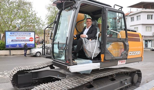 Başkan Arıcı, hibe paletli kepçeyi gururla paylaştı