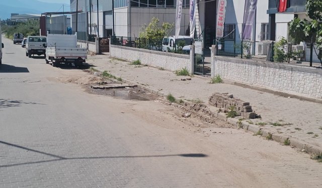 Başkan Tetik gazetecileri alıp sokağa çıktı - "Her kurumun sorumluluğu belli"