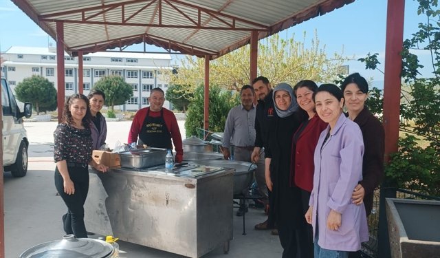 Buharkent Zafer Ortaokulu’nda dayanışma rüzgarı: 'Pilav Kermesi' düzenlendi