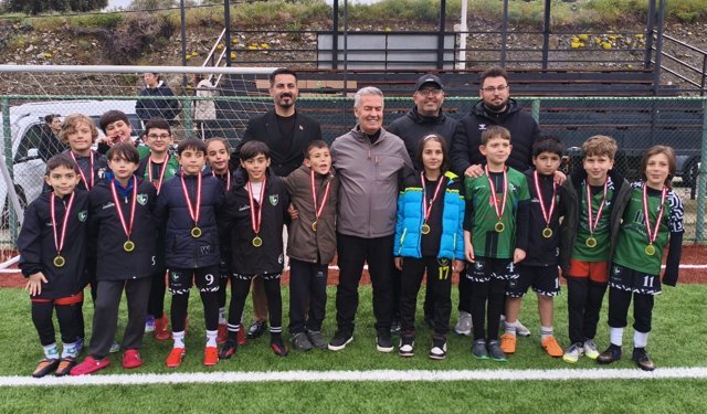 Buharkent'te çocukların bayramı futbolla şenlendi