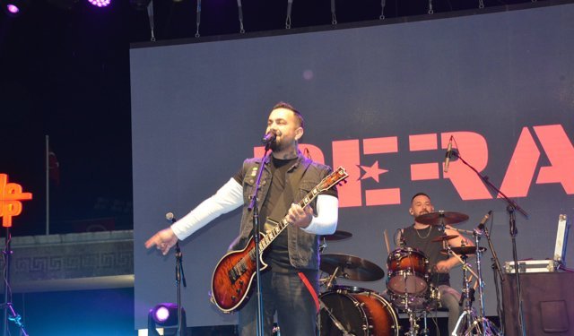 Didim’de 23 Nisan Grup “Pera” konseriyle kutlandı
