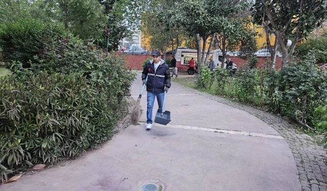 Efeler Belediyesi ekipleri Nevzat Biçer Parkı’nı temizledi