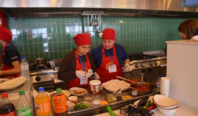 Genç Şefler “Çökertme kebabı” ile hünerlerini sergiledi