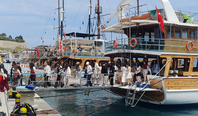 Hatay'lı öğrenciler Kuşadası'nda moral depoladı