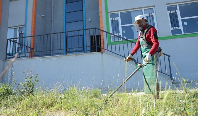 İncirliova Belediyesi sahada: Öğrenciler için temiz ve güvenli okul ortamı