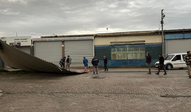 İncirliovalı esnafın çatısı uçtu