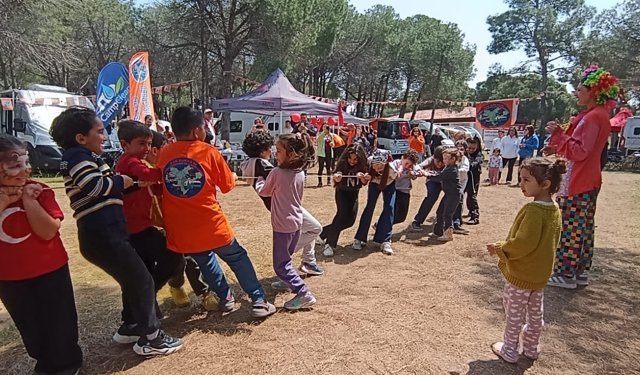 Kamp ve karavancıların çocukları 23 Nisan'ı Didim'de kutladı