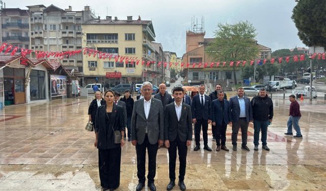 Karacasu CHP’den 23 Nisan’da Ata’nın huzuruna çelenk