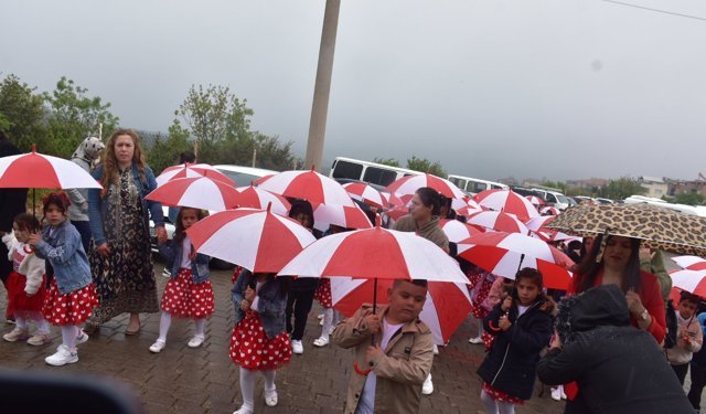 Karacasu’da 23 Nisan coşkusu yağmura teslim olmadı