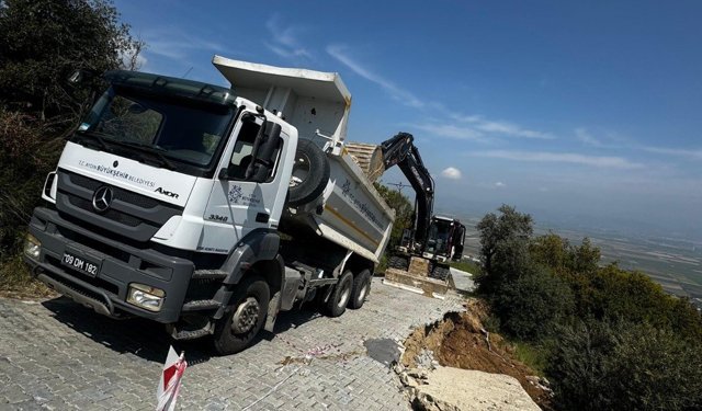 Aydın'da yol çöktü: Büyükşehir müdahale etti
