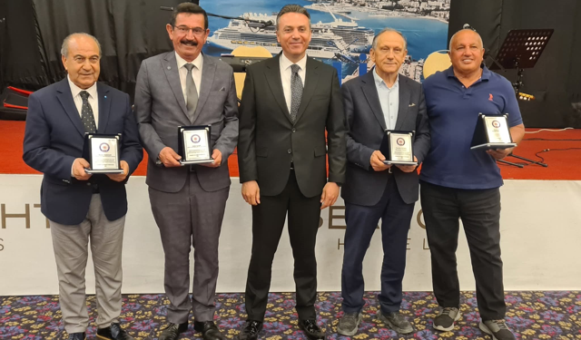 Kuşadası'nın emekli polislerine anlamlı tören