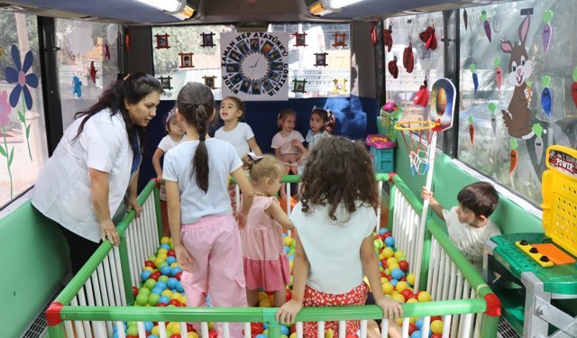 Nazilli Belediyesi’nin mobil Masal Bahçesi zirvede