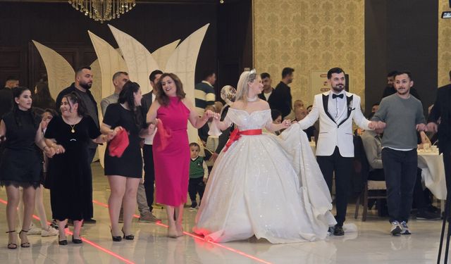 Nazilli’de görkemli düğün: Hakan, Yaren’ine kavuştu