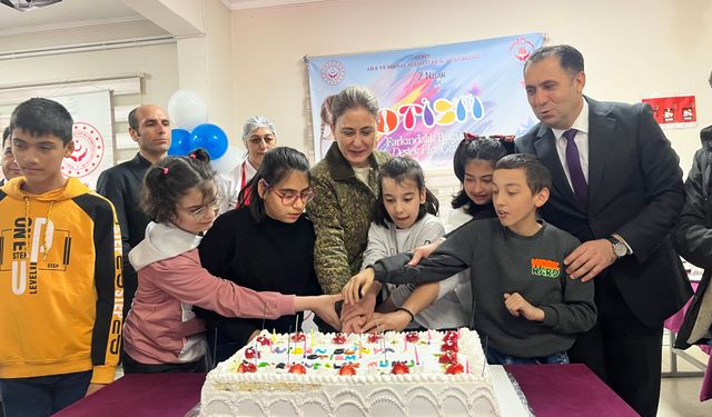 Nazilli'de otizme farkındalık yaratıldı, özel kutlama yapıldı