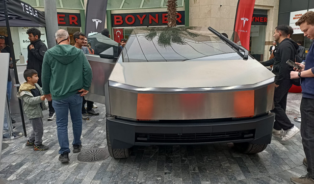 Tesla Cybertruck Aydın’da görücüye çıktı