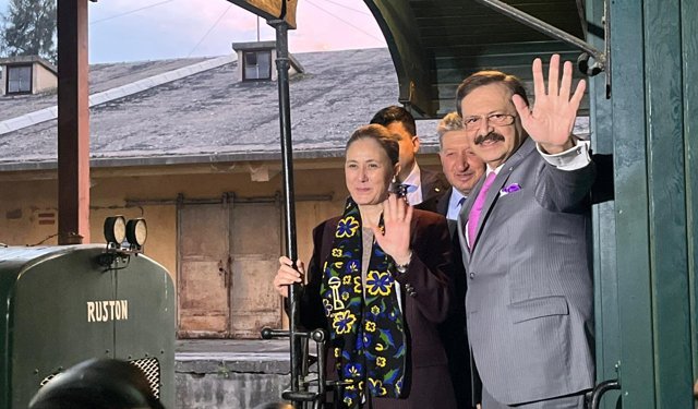 Hisarcıklıoğlu'ndan nostaljik ziyaret: Sümerbank’ı gezdi