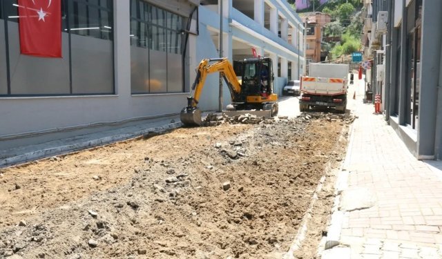 Yenipazar’da üstyapı atağı: Parke taşları yenileniyor