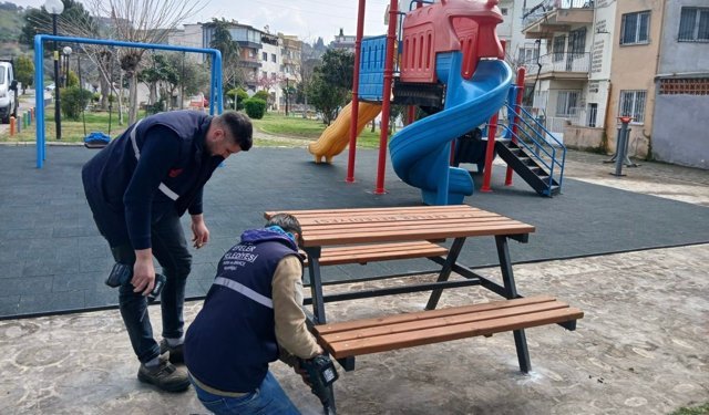Efeler’de parklar yenileniyor