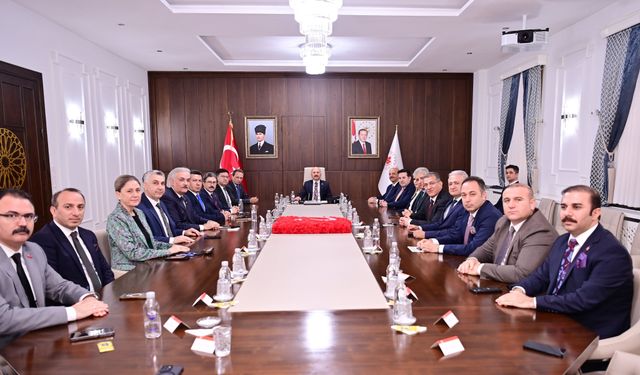 Vali Varol, vali yardımcıları ve kaymakamlarla bir araya geldi