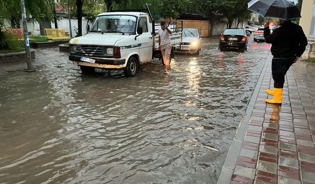 Aydın için kuvvetli yağış uyarısı: 12 ilçe için alarm verildi